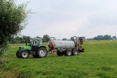 Mist-tanken-zoals-dat-hier-wordt-genoemd-zorg-weer-voor-voedsel-voor-het-gras